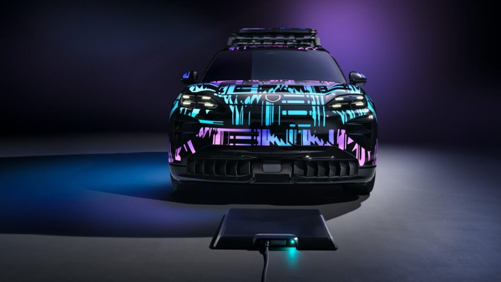 Prototype Cayenne Electric, One-box base plate, Porsche Wireless Charging Pad, 2025, Porsche AG
