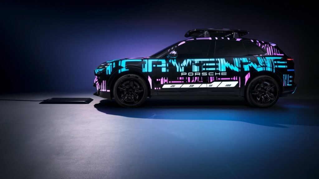 Prototype Cayenne Electric, One-box base plate, Porsche Wireless Charging Pad, 2025, Porsche AG
