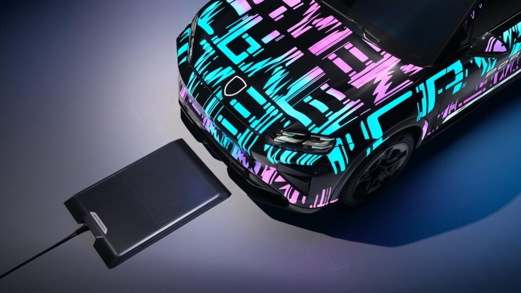 Prototype Cayenne Electric, One-box base plate, Porsche Wireless Charging Pad, 2025, Porsche AG