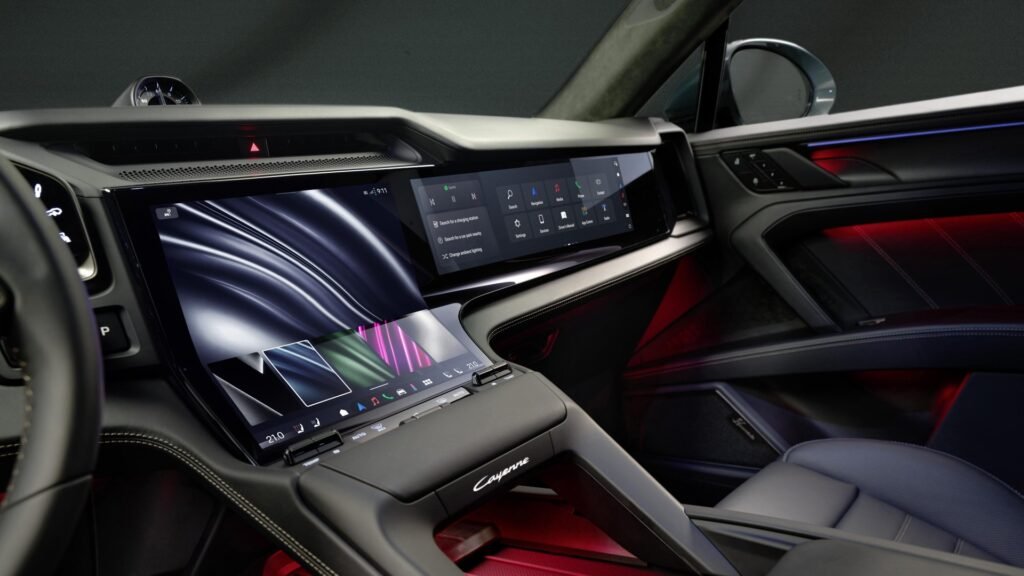Cayenne Electric interior- Flow Display