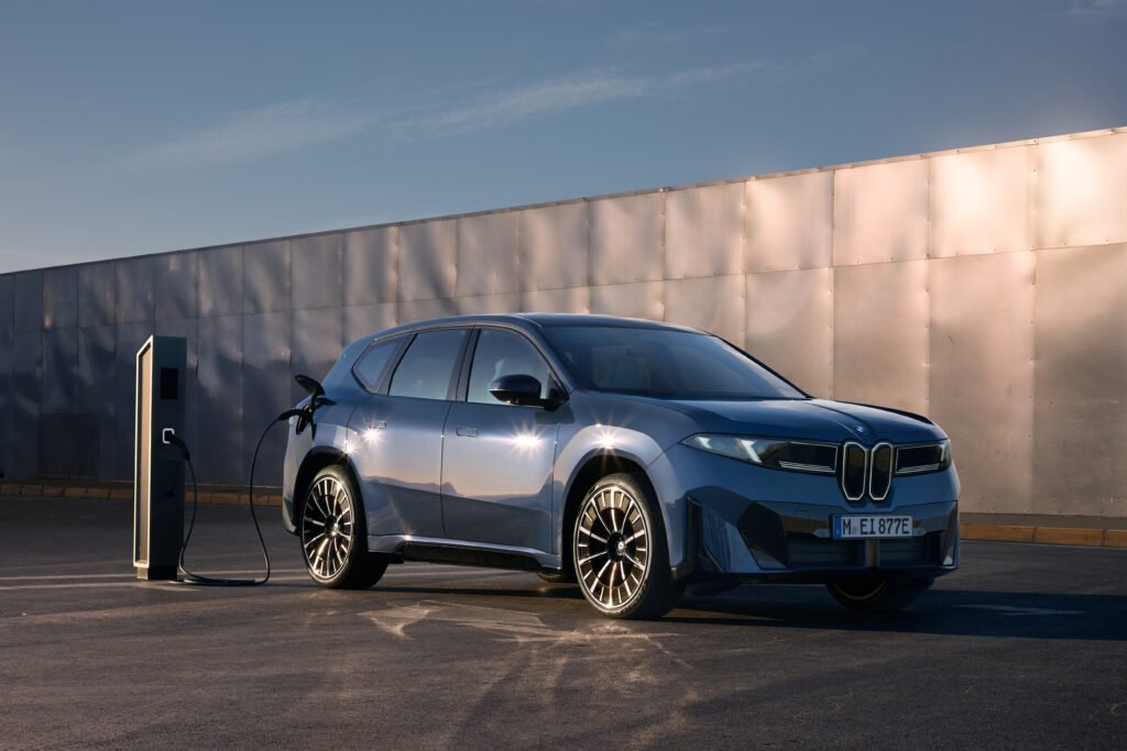 new BMW iX3 50 xDrive – Highlight Assets
